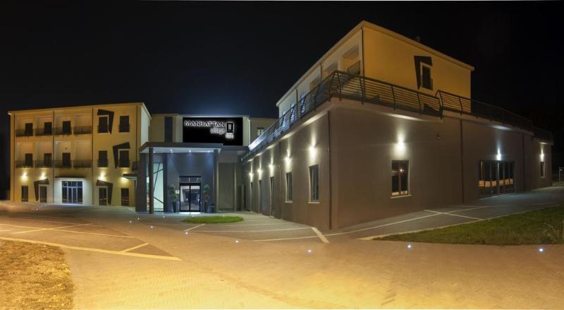 Manhattan Village Hotel Sulmona Exterior photo