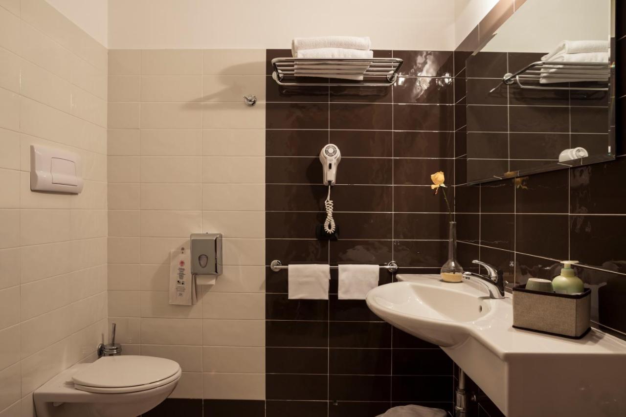 Manhattan Village Hotel Sulmona Exterior photo