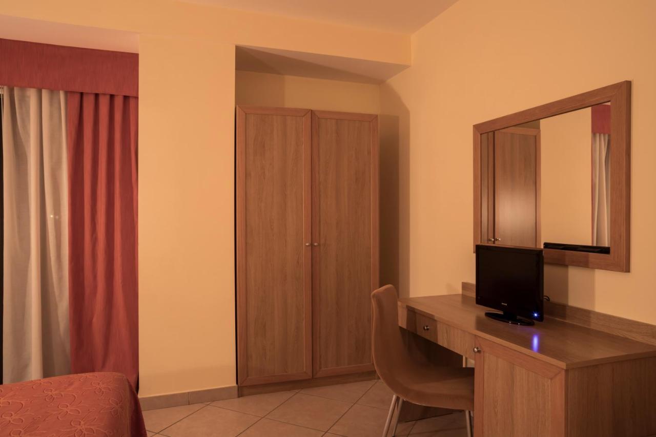 Manhattan Village Hotel Sulmona Exterior photo